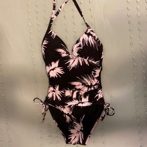 DKNY ONE PEICE SWIMSUIT